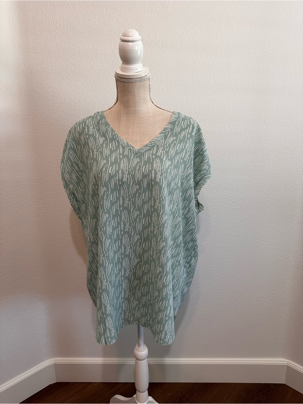 Relaxed V-Neck Women’s Top in Sage Green